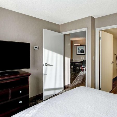 Hampton Inn & Suites By Hilton Calgary-Airport Экстерьер фото