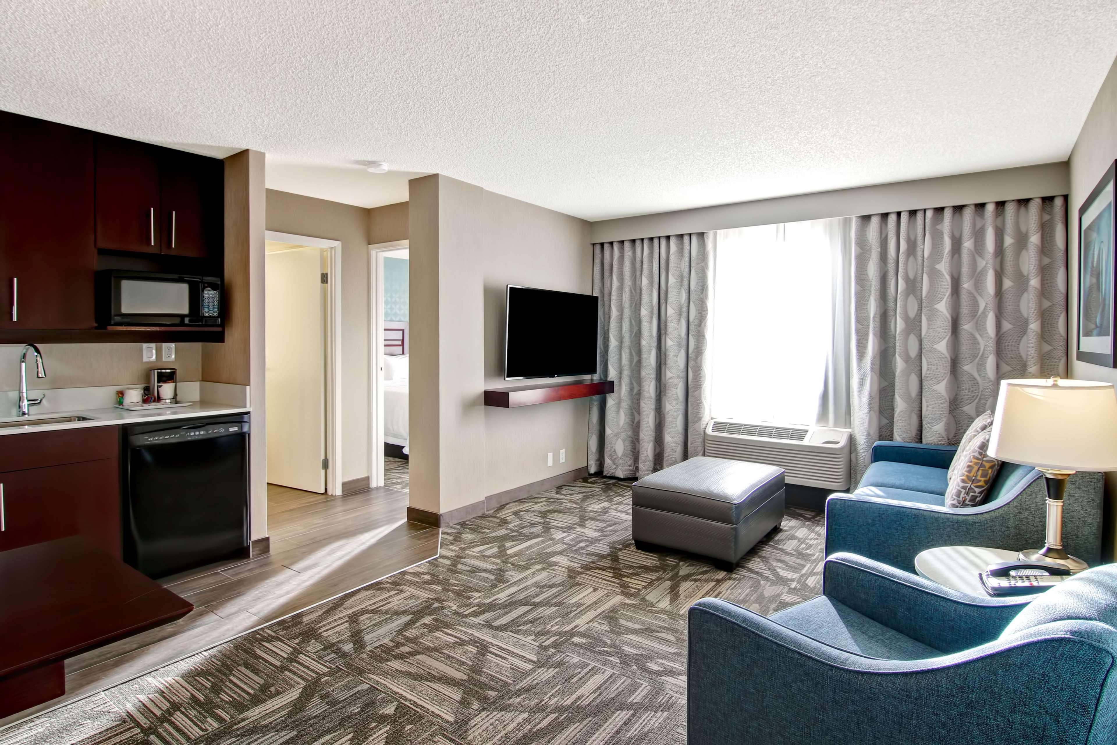 Hampton Inn & Suites By Hilton Calgary-Airport Экстерьер фото