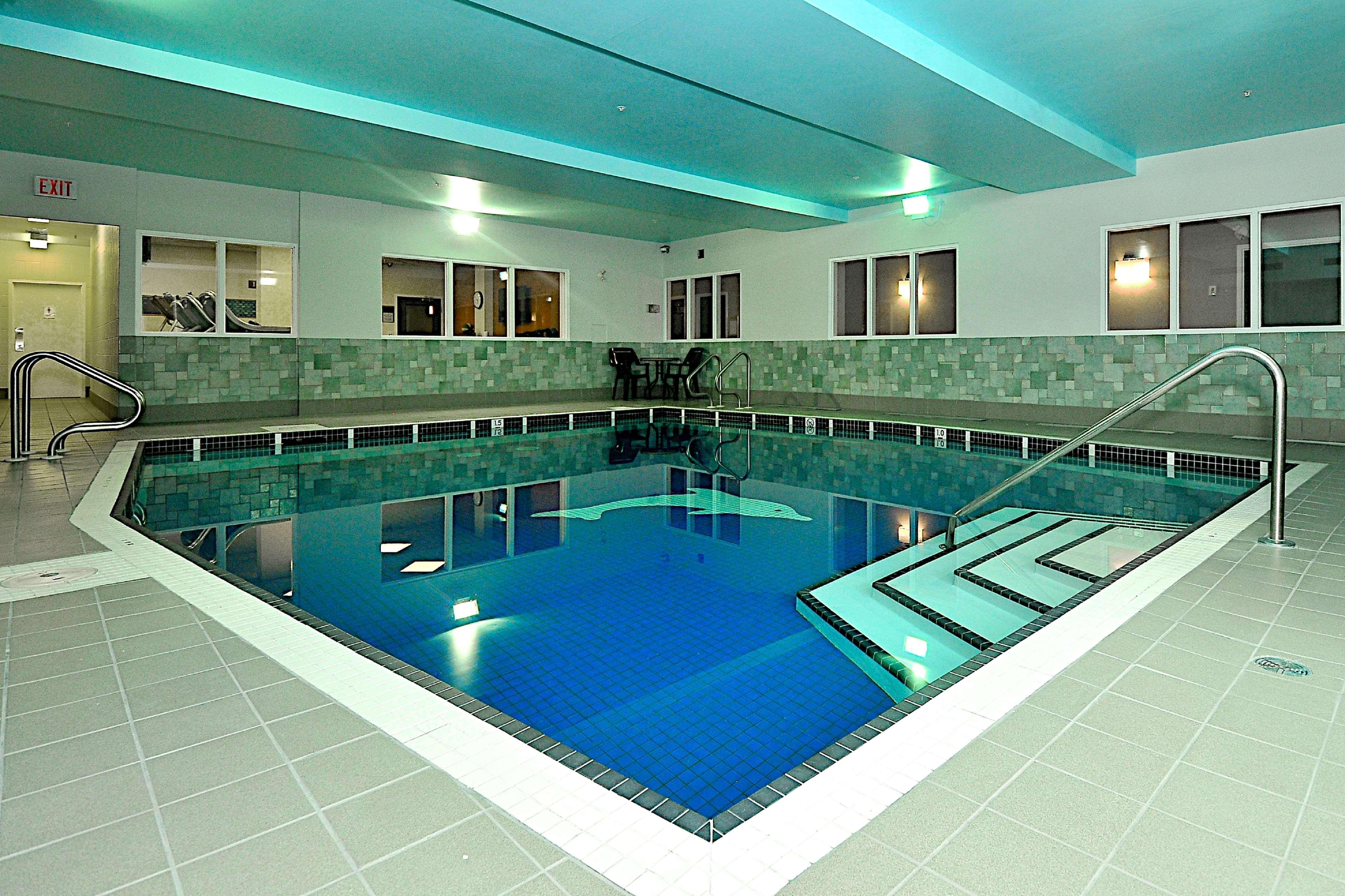 Hampton Inn & Suites By Hilton Calgary-Airport Экстерьер фото