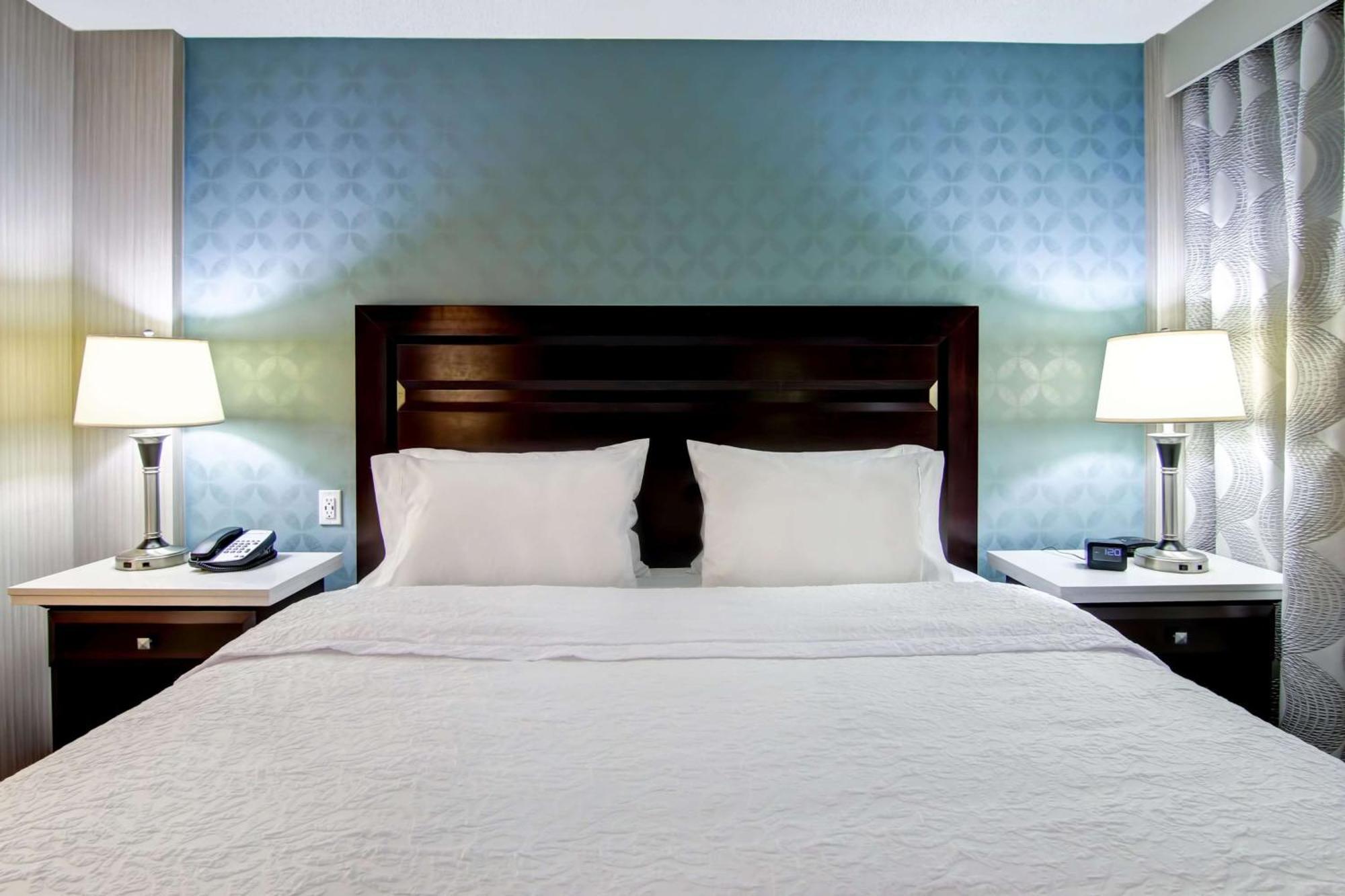 Hampton Inn & Suites By Hilton Calgary-Airport Экстерьер фото
