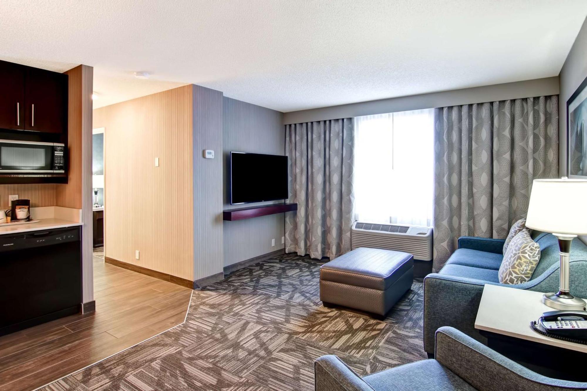 Hampton Inn & Suites By Hilton Calgary-Airport Экстерьер фото