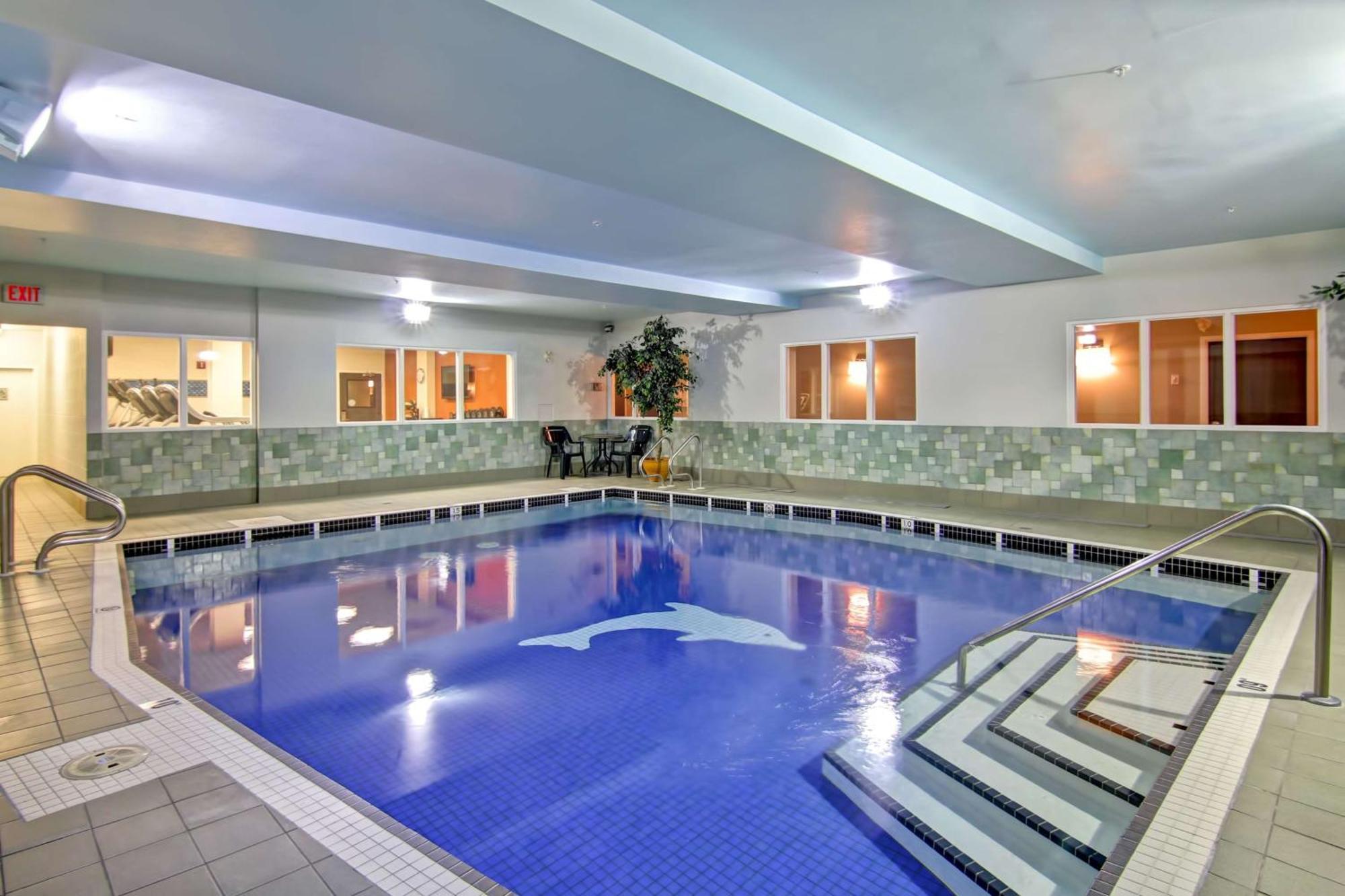 Hampton Inn & Suites By Hilton Calgary-Airport Экстерьер фото