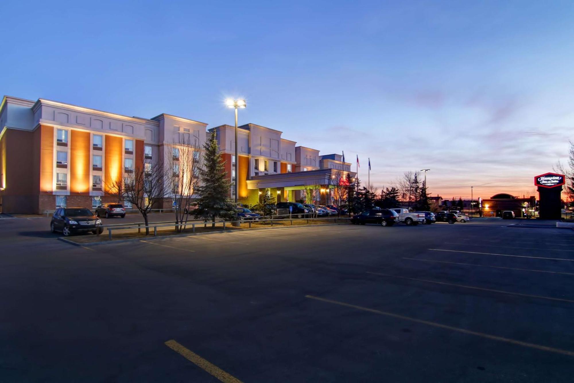 Hampton Inn & Suites By Hilton Calgary-Airport Экстерьер фото