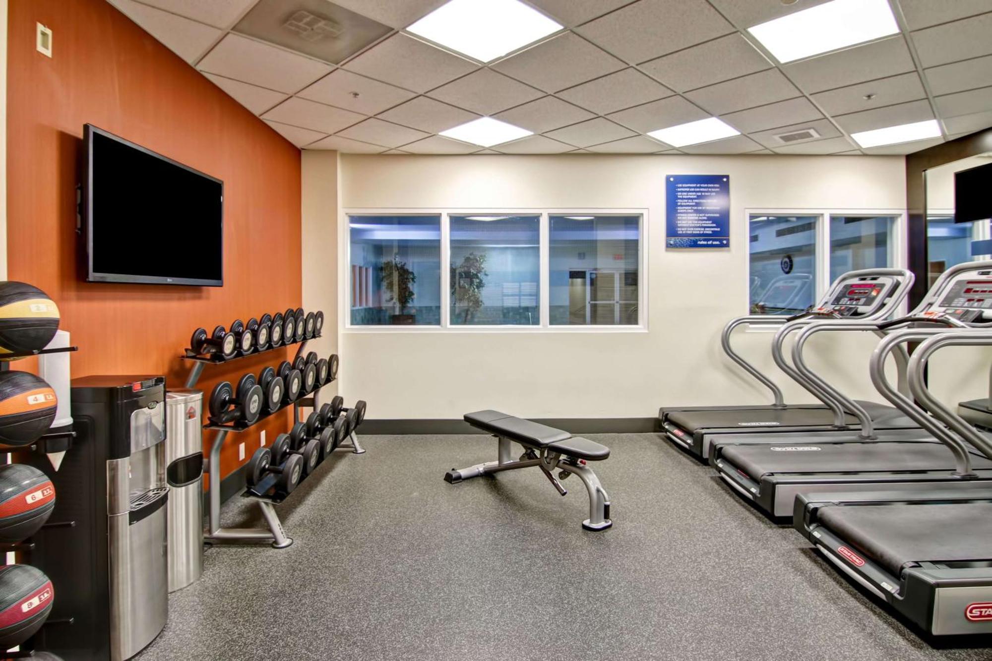 Hampton Inn & Suites By Hilton Calgary-Airport Экстерьер фото