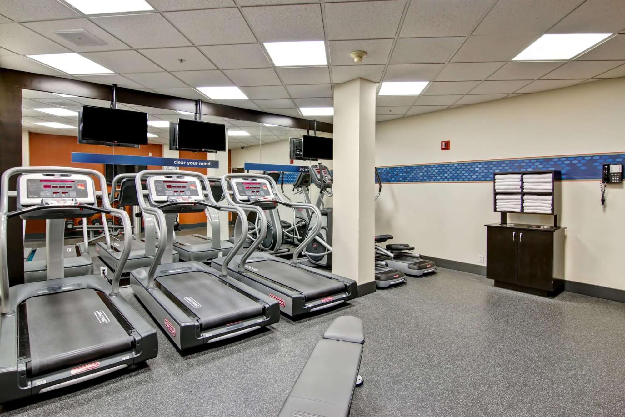 Hampton Inn & Suites By Hilton Calgary-Airport Экстерьер фото