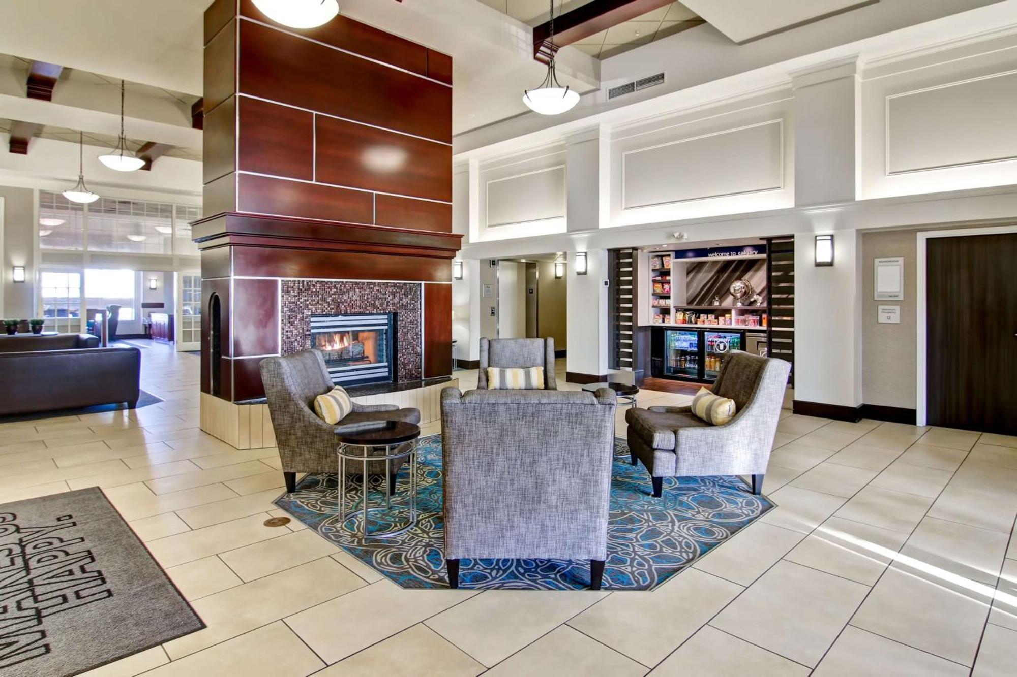 Hampton Inn & Suites By Hilton Calgary-Airport Экстерьер фото