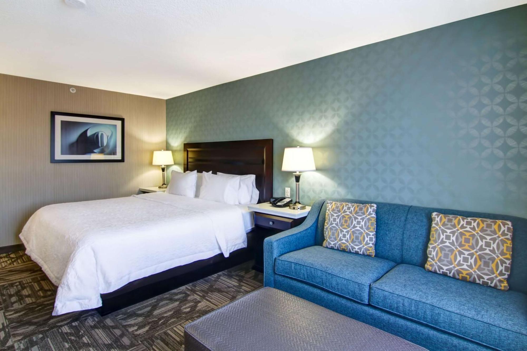 Hampton Inn & Suites By Hilton Calgary-Airport Экстерьер фото