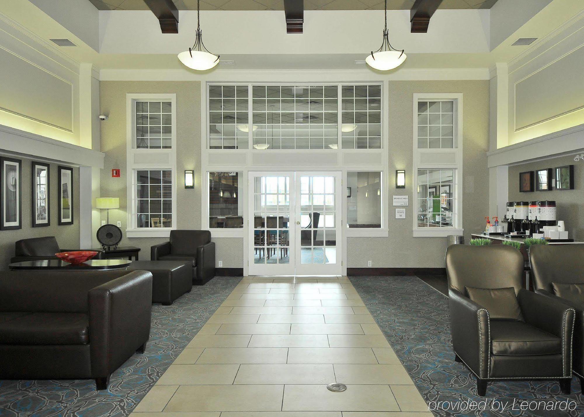 Hampton Inn & Suites By Hilton Calgary-Airport Экстерьер фото