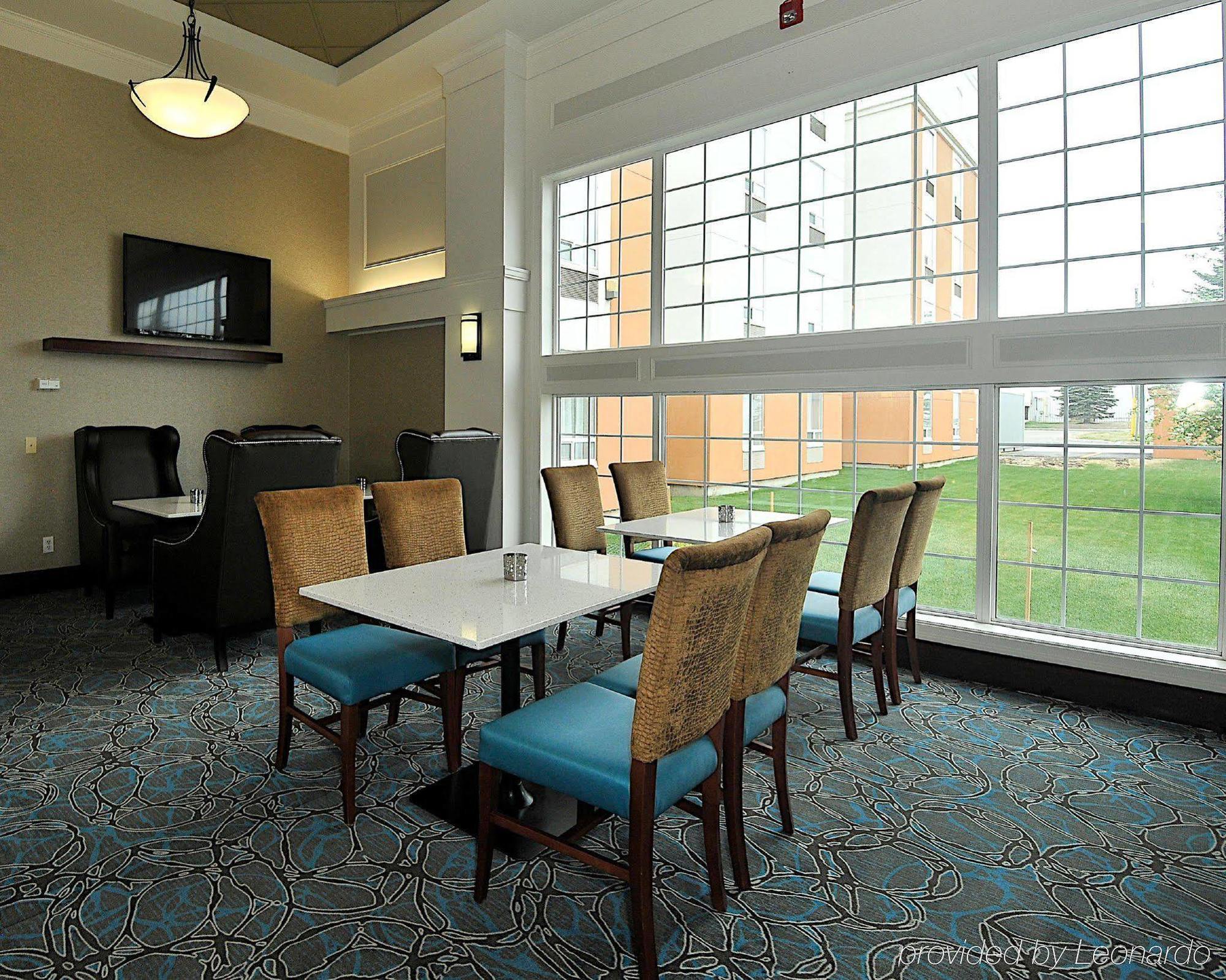Hampton Inn & Suites By Hilton Calgary-Airport Экстерьер фото