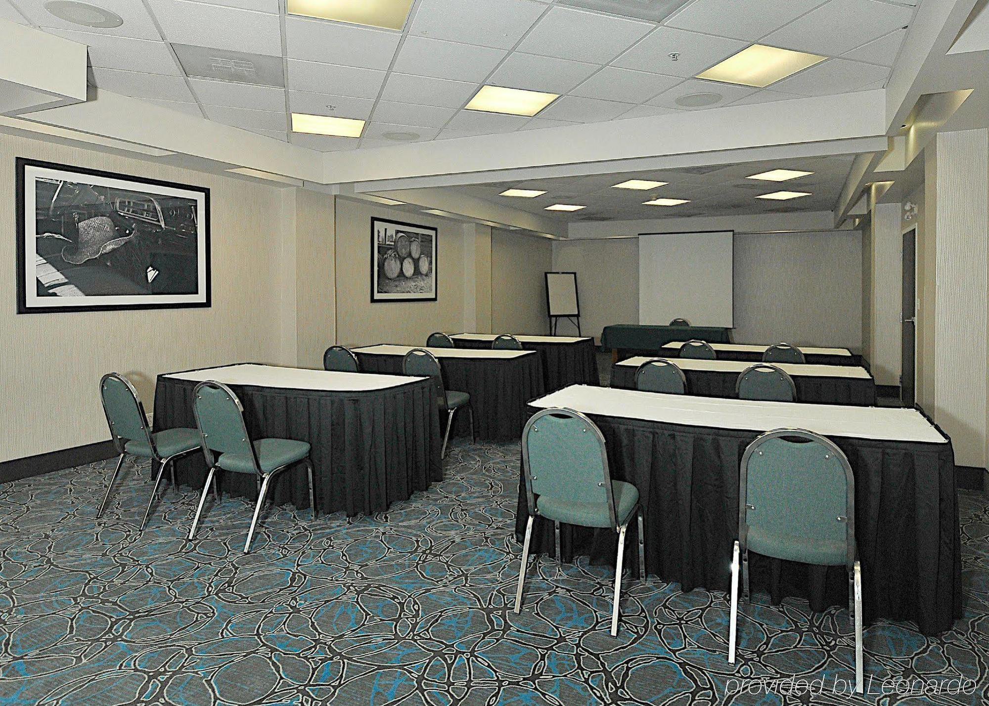 Hampton Inn & Suites By Hilton Calgary-Airport Экстерьер фото
