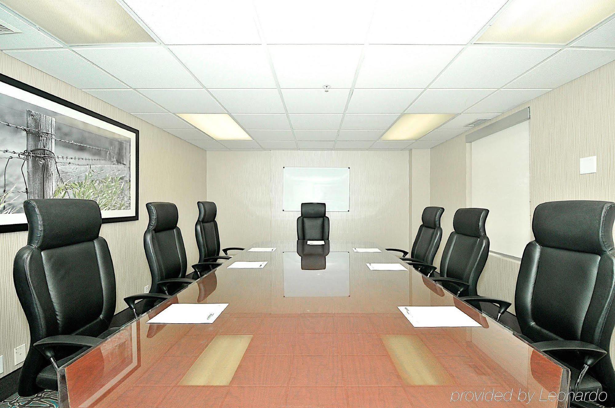 Hampton Inn & Suites By Hilton Calgary-Airport Экстерьер фото