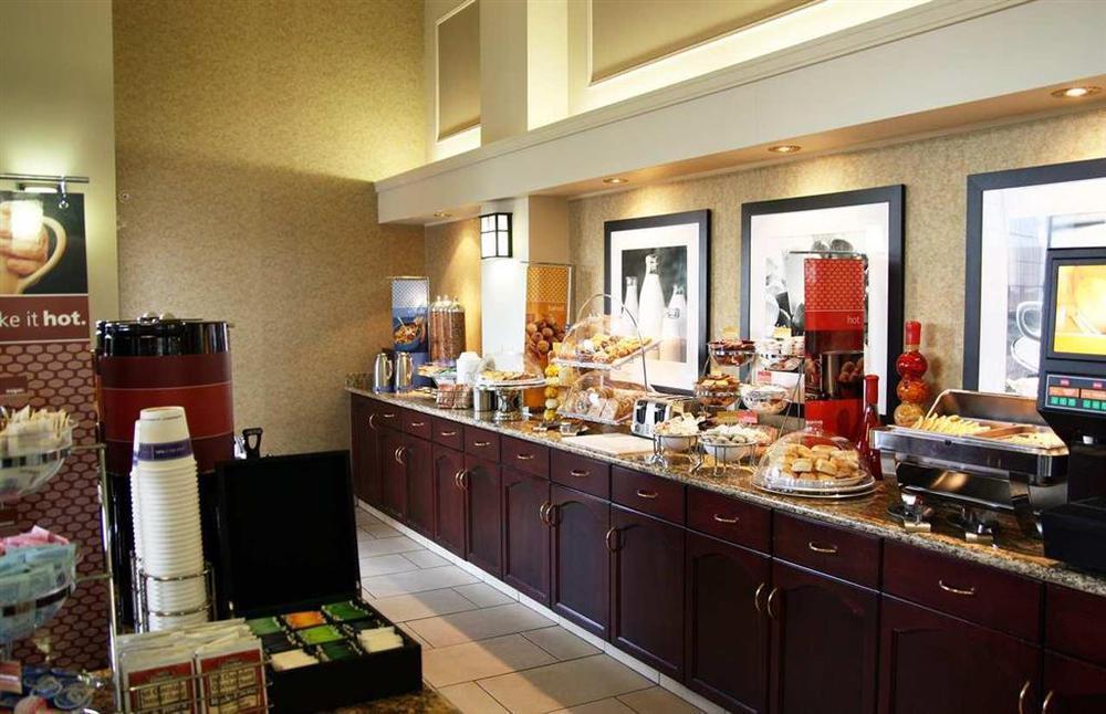 Hampton Inn & Suites By Hilton Calgary-Airport Ресторан фото
