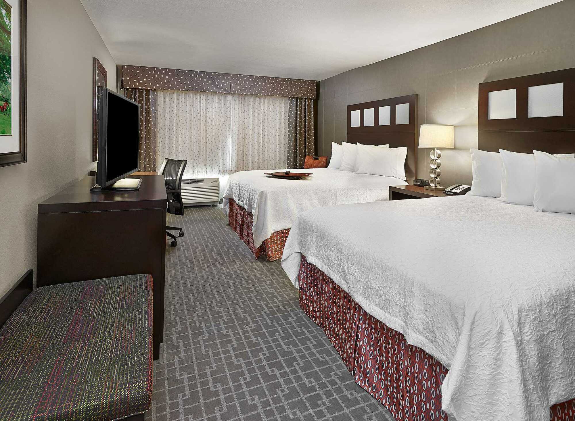 Hampton Inn & Suites By Hilton Calgary-Airport Экстерьер фото